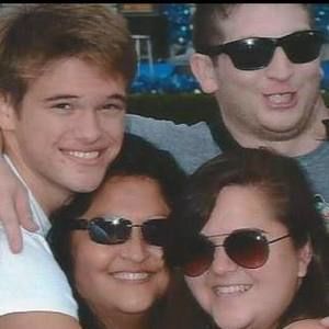 Meet your Posher, Lorain